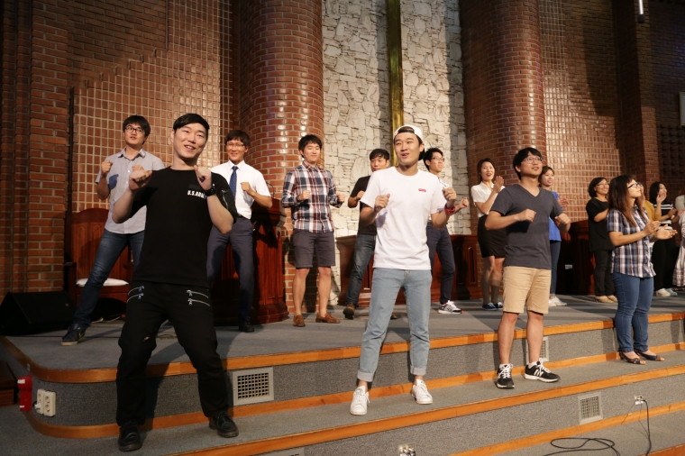 2015 여름성경학교 보고 감사예배 - 6 청년부 2.JPG