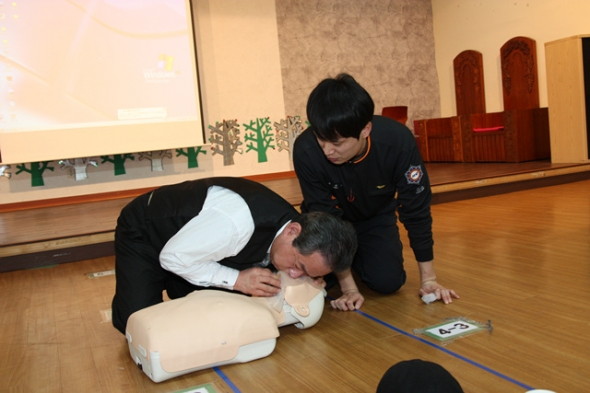 남선교회 협의회 주관-심폐소생술 교육(2012년 3월 4일) - 20120315110324.jpg