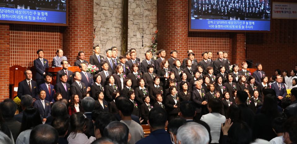 2023 교회설립119주년기념 장로은퇴,장로.안수집사.권사 임직식 - 19.JPG