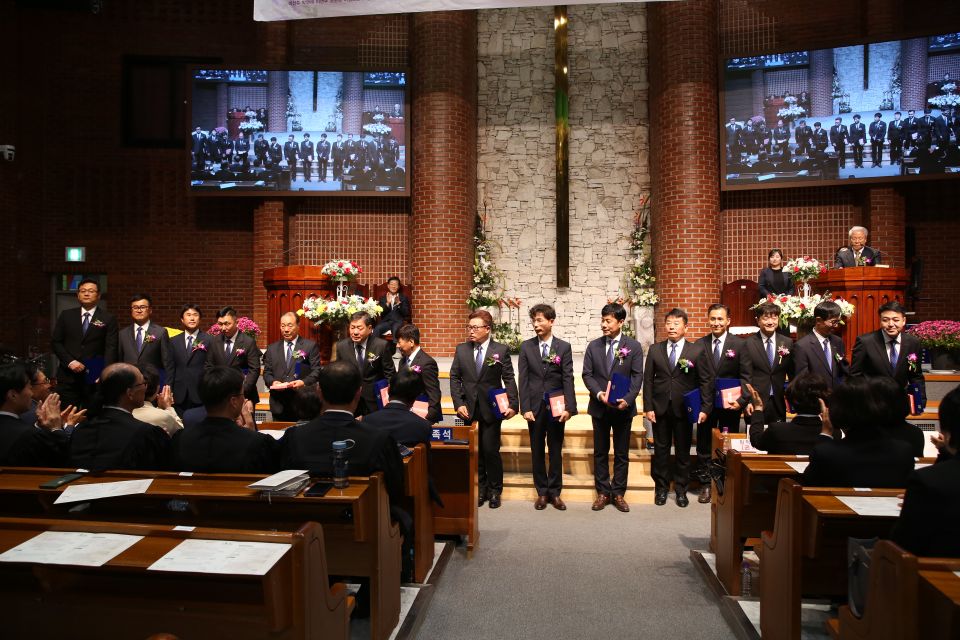 2023 교회설립119주년기념 장로은퇴,장로.안수집사.권사 임직식 - 14.JPG