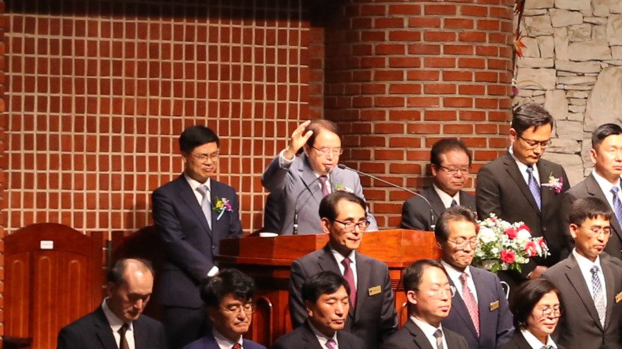 2023 교회설립119주년기념 장로은퇴,장로.안수집사.권사 임직식 - 20.JPG