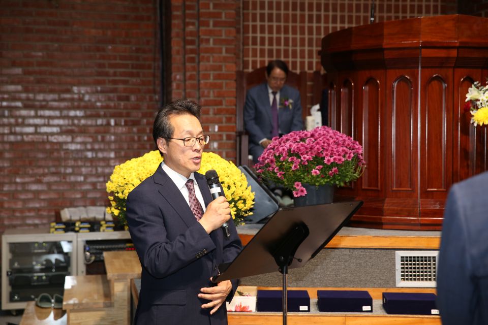 2023 교회설립119주년기념 장로은퇴,장로.안수집사.권사 임직식 - 5.JPG
