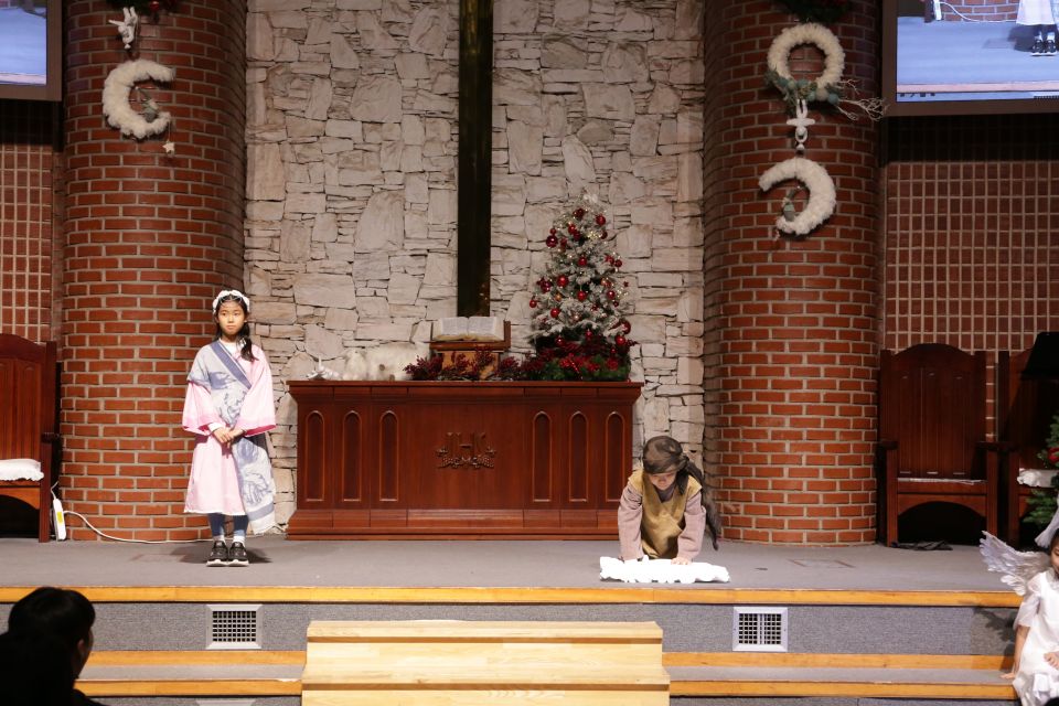 2025 성탄전야축하예배 - IMG_0295.JPG