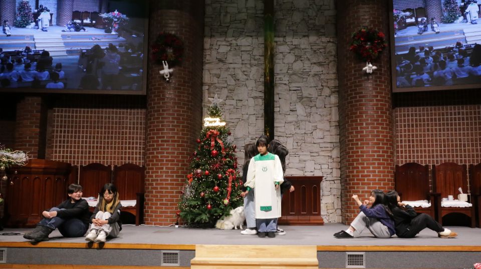 2023 성탄전야축하예배 - 10.JPG
