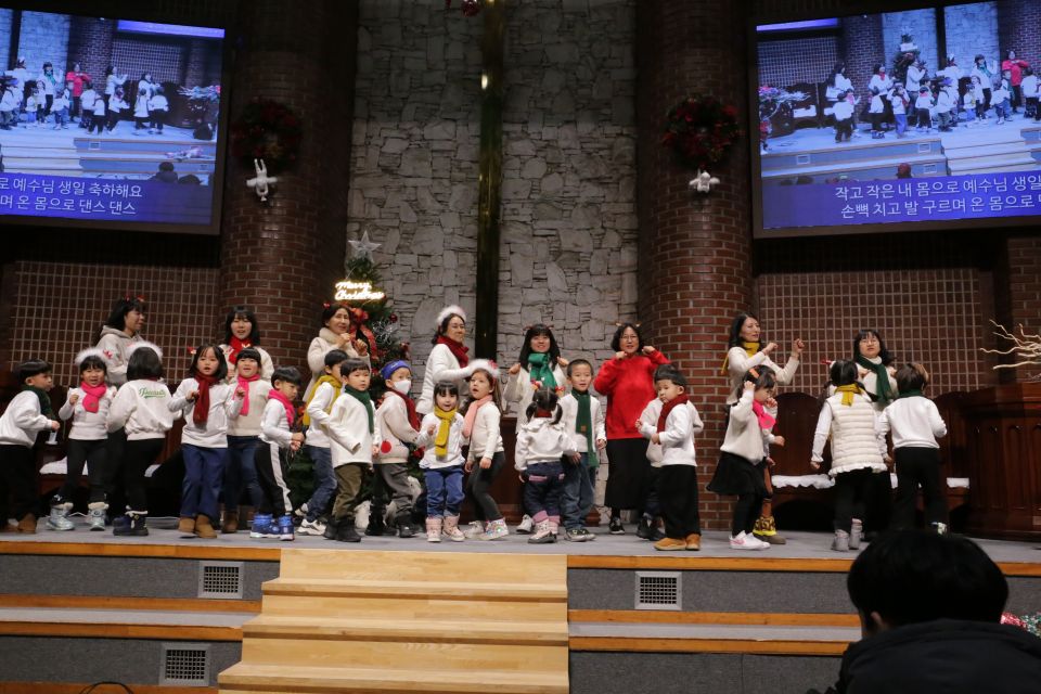 2023 성탄전야축하예배 - 8.JPG