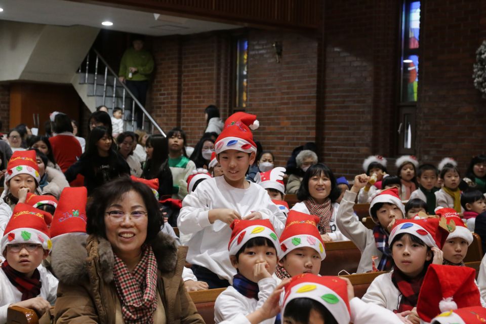 2023 성탄전야축하예배 - 12.JPG
