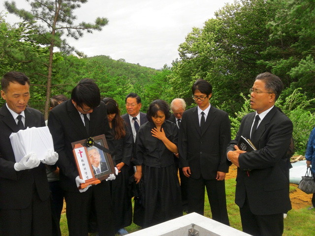 고 허영범 원로목사 장례 - 20120902082734(1).jpg