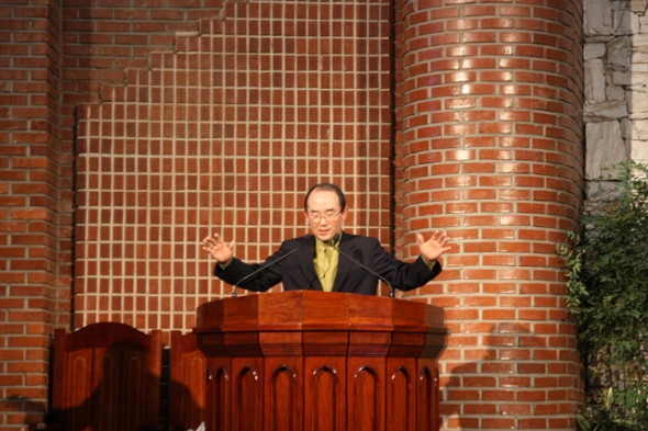 전교인이 함께 드리는 찬양예배(제 3,4,5 남선교회 주관예배, 강사: 박중근 목사) - 20120925114852.jpg