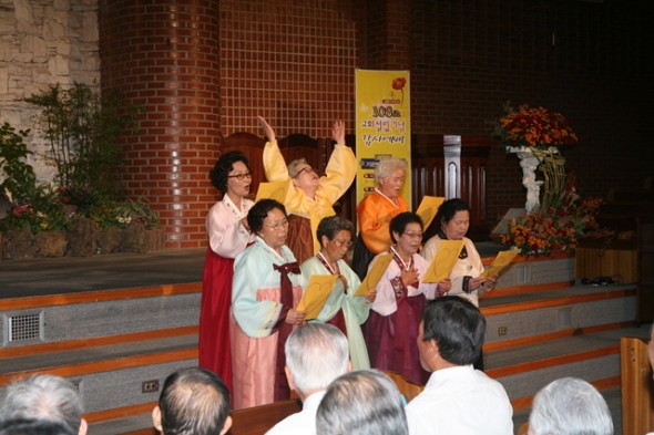 제 11회 기관별 찬양대회(2012년 10월 21일) - 20121030065630.jpg