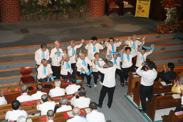 제 11회 기관별 찬양대회(2012년 10월 21일) - 20121030070107.jpg