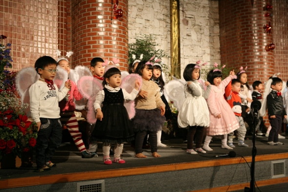 2012년 성탄전야축하예배(교회학교주관) - 20130103151126(1).jpg