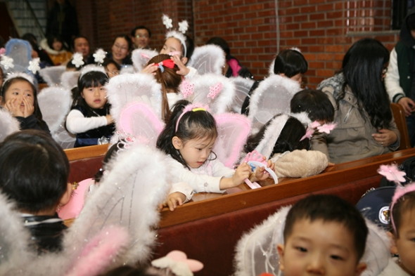 2012년 성탄전야축하예배(교회학교주관) - 20130103151125.jpg