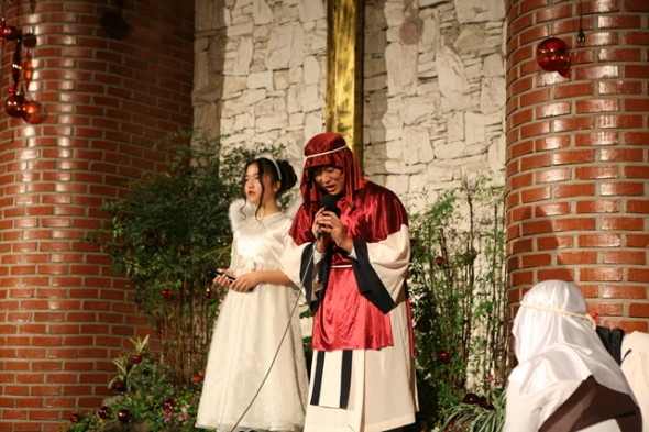 2012년 성탄전야축하예배(교회학교주관) - 20130103151128(1).jpg