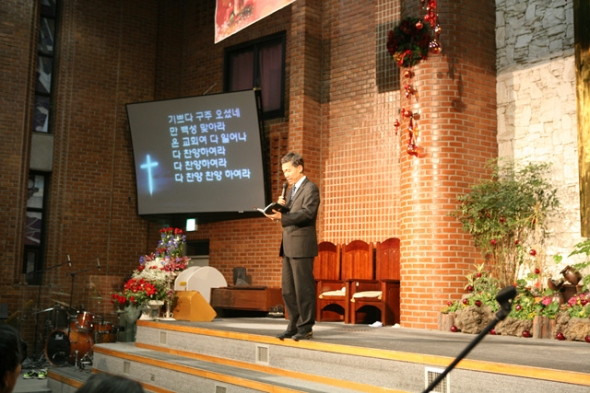 2012년 성탄전야축하예배(교회학교주관) - 20130103151219(1).jpg