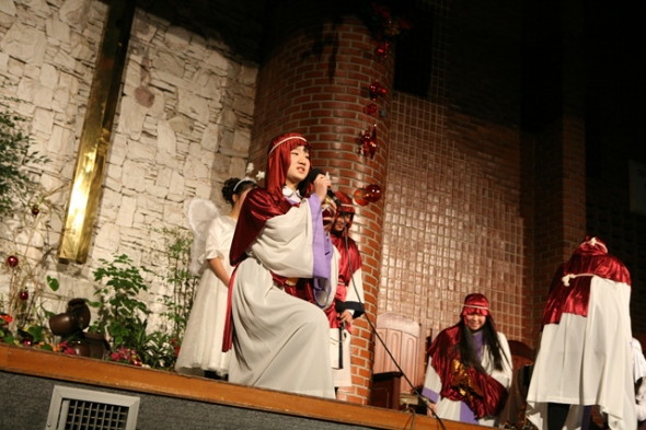 2012년 성탄전야축하예배(교회학교주관) - 20130103151218(1).jpg