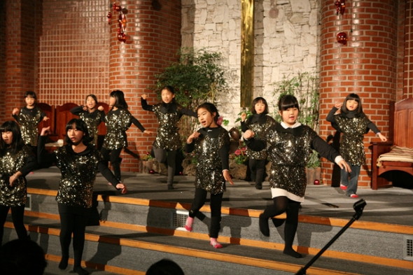 2012년 성탄전야축하예배(교회학교주관) - 20130103151218(2).jpg