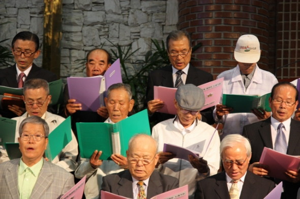 1, 2남선교회 헌신예배(2011년05월 29일) - 20110615114844(1).jpg