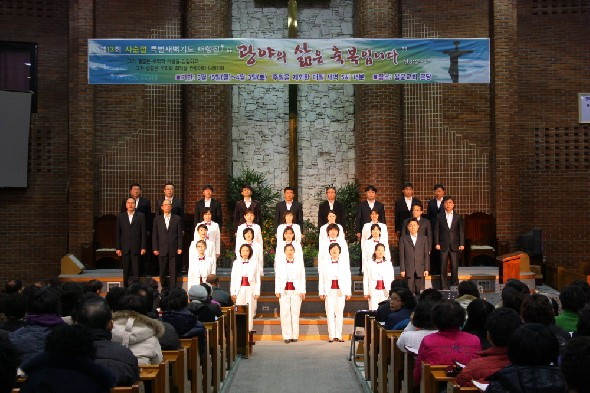 특별새벽기도때 다솜.평화의사도 찬양 - 20100322165000.JPG