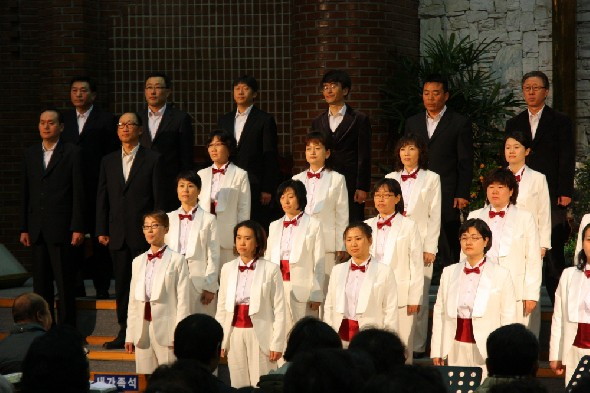 특별새벽기도때 다솜.평화의사도 찬양 - 20100322165016.JPG