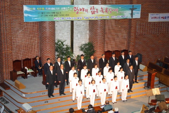 특별새벽기도때 다솜.평화의사도 찬양 - 20100322165122.JPG