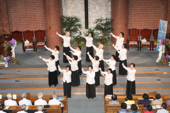 제 10회 기관별 찬양대회(2011년 10월 16일) - 20111108102348.jpg