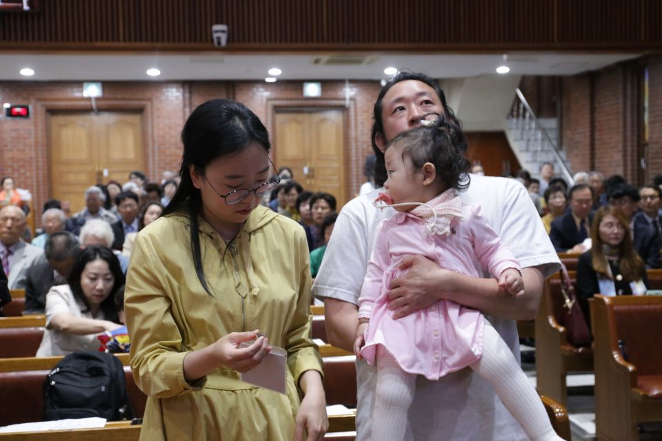 2024 어린이주일(유아.아동세례,출산격려금전달,성찬식) - 2.JPG