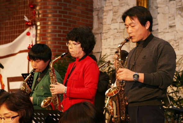 성탄전야축하예배(2011년 12월 24일) - 20111229120848.jpg