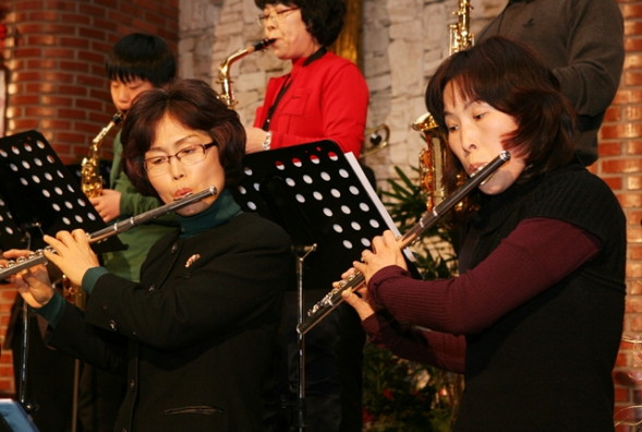 성탄전야축하예배(2011년 12월 24일) - 20111229120846(1).jpg