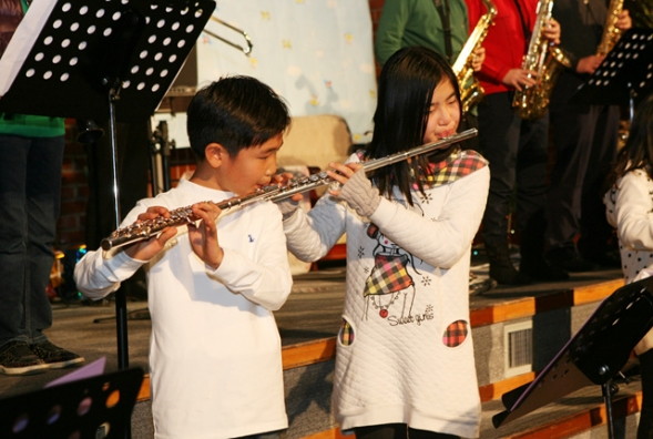 성탄전야축하예배(2011년 12월 24일) - 20111229120925.jpg