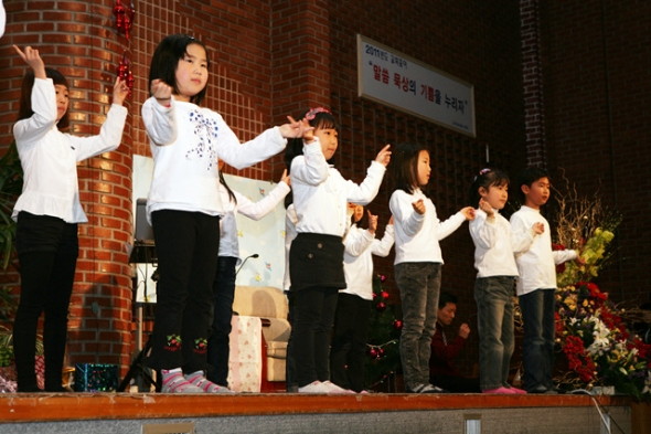 성탄전야축하예배(2011년 12월 24일) - 20111229121207.jpg