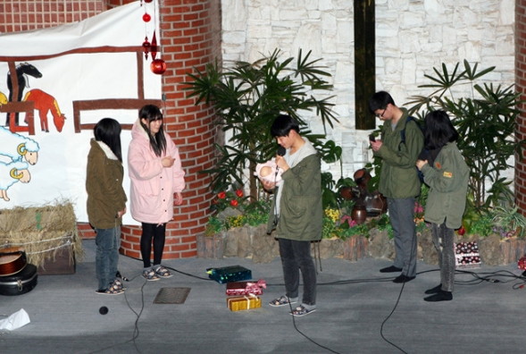 성탄전야축하예배(2011년 12월 24일) - 20111229121344.jpg