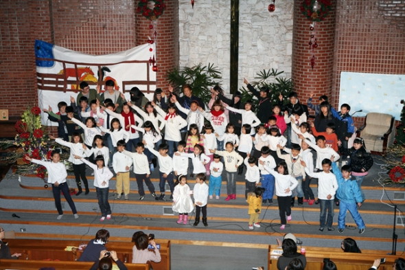 성탄전야축하예배(2011년 12월 24일) - 20111229121347.jpg