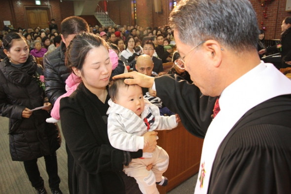 유아세례식(2011년 12월 25일) - 20111229122335.jpg