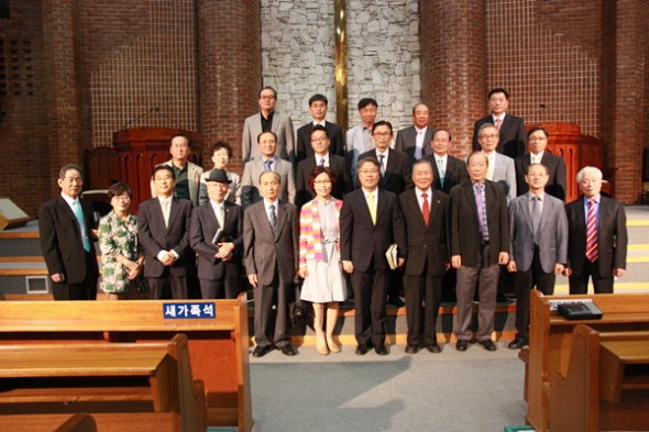 전교인이드리는 찬양예배(1,2남선교회주관) - 20140530093109878499.jpg