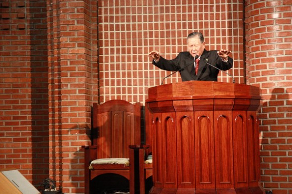 전교인이드리는 찬양예배(1,2남선교회주관) - 20140530093109564188.jpg