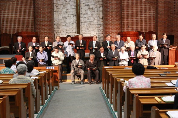 전교인이드리는 찬양예배(1,2남선교회주관) - 20140530093107668262.jpg