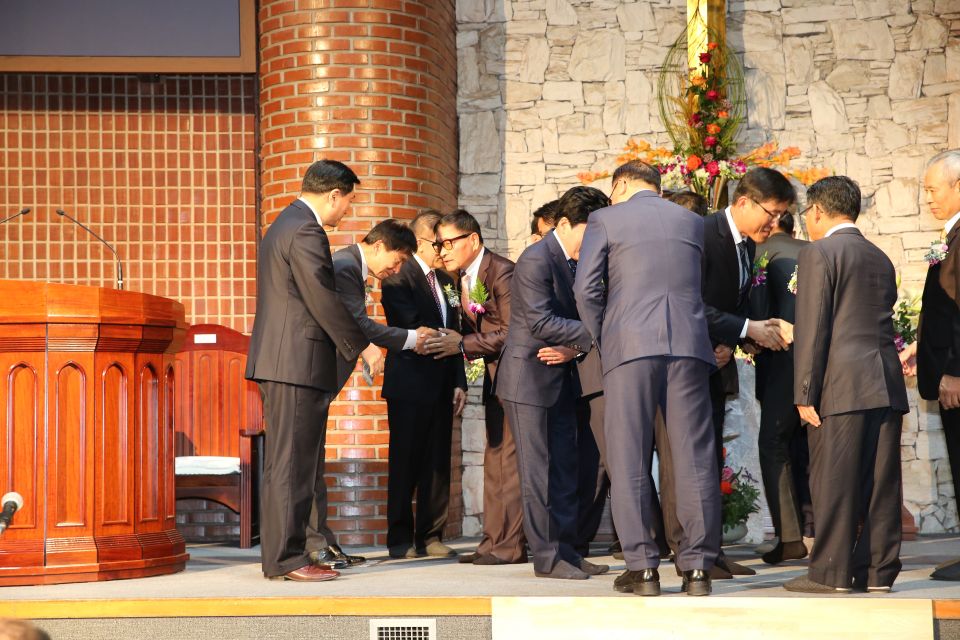 10월 원로장로 추대 권사집사 은퇴 및 장로 권사 집사 임직식 - QB0A3923.JPG