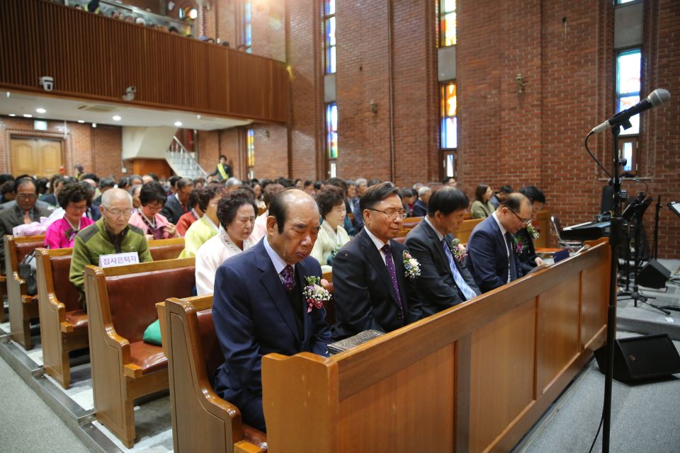 10월 원로장로 추대 권사집사 은퇴 및 장로 권사 집사 임직식 - QB0A3670.JPG