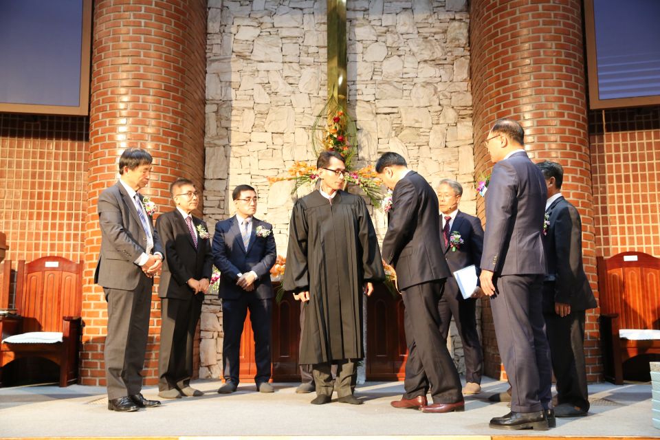 10월 원로장로 추대 권사집사 은퇴 및 장로 권사 집사 임직식 - QB0A3901.JPG