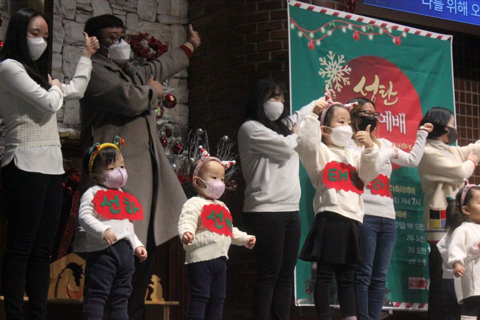 2022 성탄전야축하예배 - IMG_4931.JPG