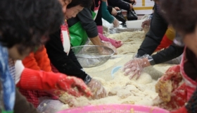 돈가스 바자회 준비(2012년 3월 2일)