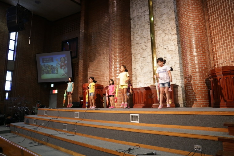 2015 여름성경학교 보고 감사예배 - 3 유년부 1.JPG