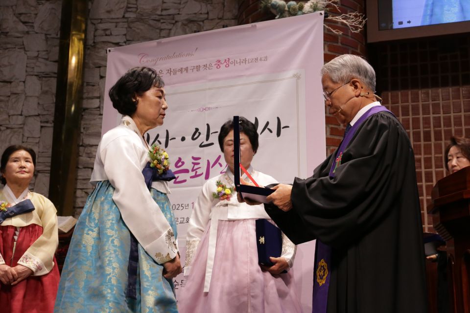 2025 권사,안수집사 은퇴식 - 5.JPG