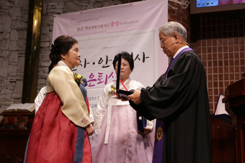 2025 권사,안수집사 은퇴식 - 6.JPG