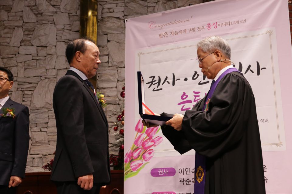 2025 권사,안수집사 은퇴식 - 11.JPG