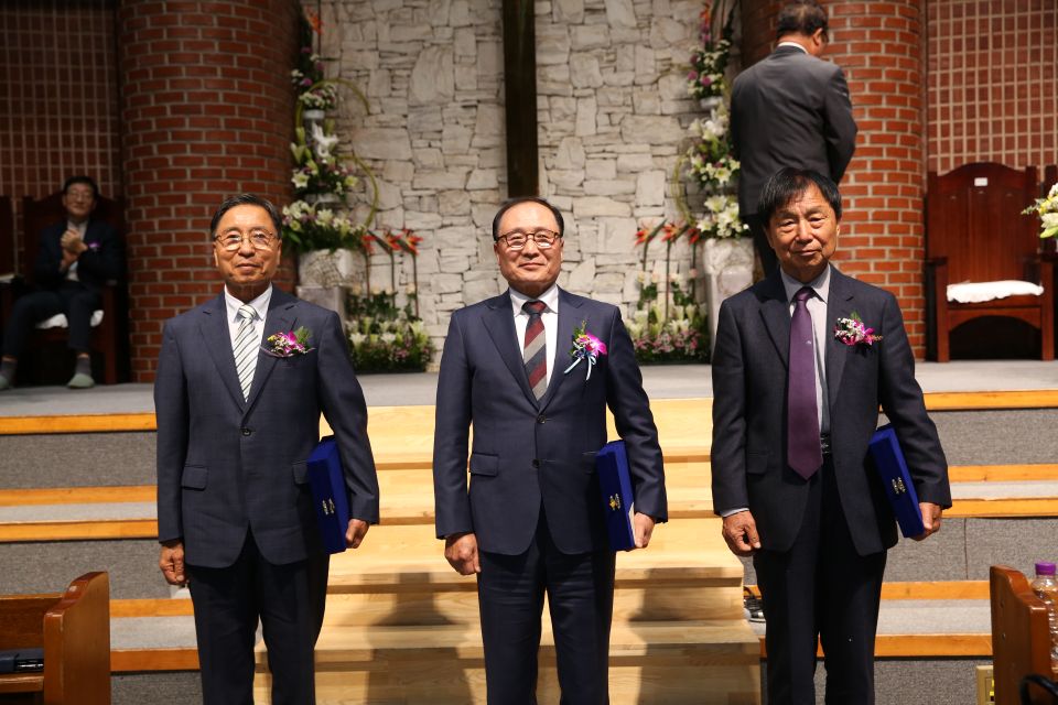 2023 교회설립119주년기념 장로은퇴,장로.안수집사.권사 임직식 - 7.JPG