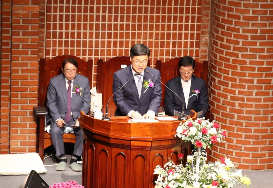 2023 교회설립119주년기념 장로은퇴,장로.안수집사.권사 임직식 - 12.JPG