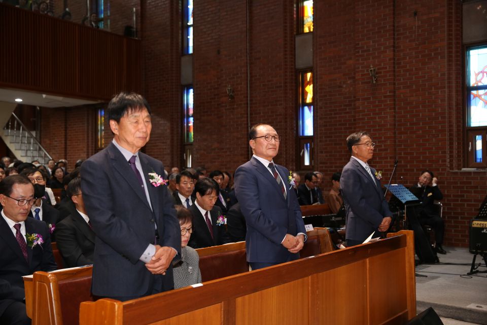 2023 교회설립119주년기념 장로은퇴,장로.안수집사.권사 임직식 - 6.JPG