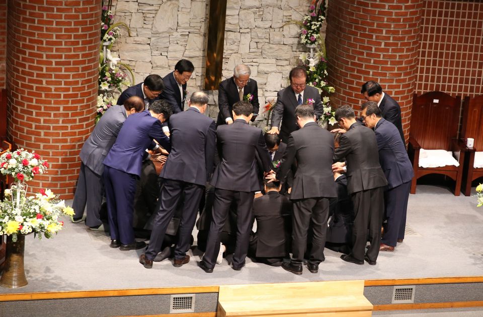 2023 교회설립119주년기념 장로은퇴,장로.안수집사.권사 임직식 - 11.JPG