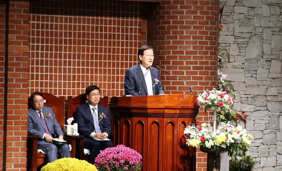 2023 교회설립119주년기념 장로은퇴,장로.안수집사.권사 임직식 - 4.JPG